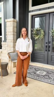 Welcome to my gorgeous new listing in Liberty Hill!

Every inch of this home was thoughtfully designed with beautiful details throughout. From the soaring ceilings and statement fireplace to the light-filled living spaces and chef’s kitchen with TWO islands, it’s both stunning and functional.

The primary suite feels like a true retreat, and the backyard is just as impressive with a pool, covered patio, and space to unwind or entertain.

📍 153 McNaughton Drive�📩 Message me for details or a private tour
Jessica Murdock, Magnolia Realty
.
.
#texasrealestate #libertyhill #luxuryhomes