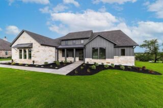 Over the moon excited to announce that this Liberty Hill beauty is UNDER CONTRACT! I’m so happy for my buyers and can’t wait to see them start a new life here in 2026 🥳🥳🥳