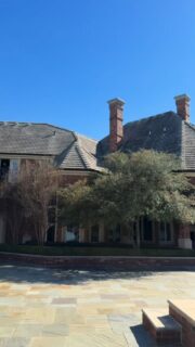 I had the honor of getting a little peak into Joanna’s next project a couple weeks ago at an exclusive open house. This home is so cool and getting to hear her vision for it was so fun! 

That’s me on the balcony 👋🏻